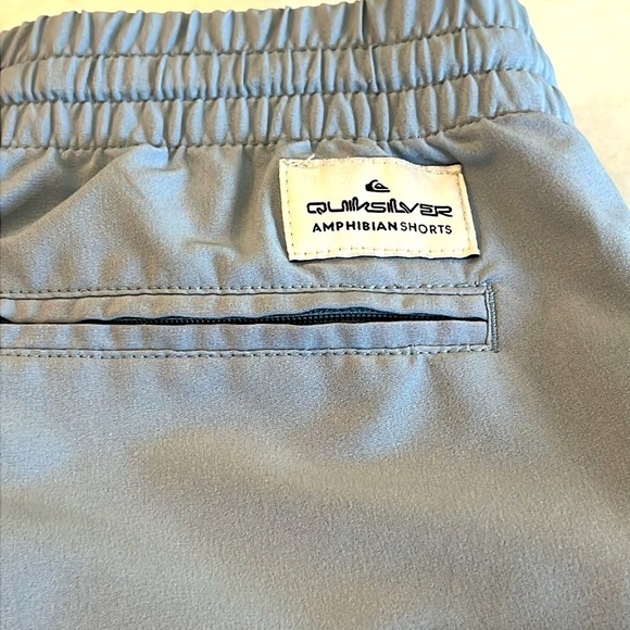 Two Pairs of Boy's Size Large Shorts Surf Billabong Quicksilver - Picture 4 of 8